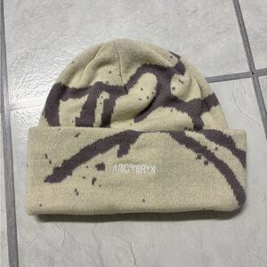 Arc'teryx Beige & purple Beanie/Toque